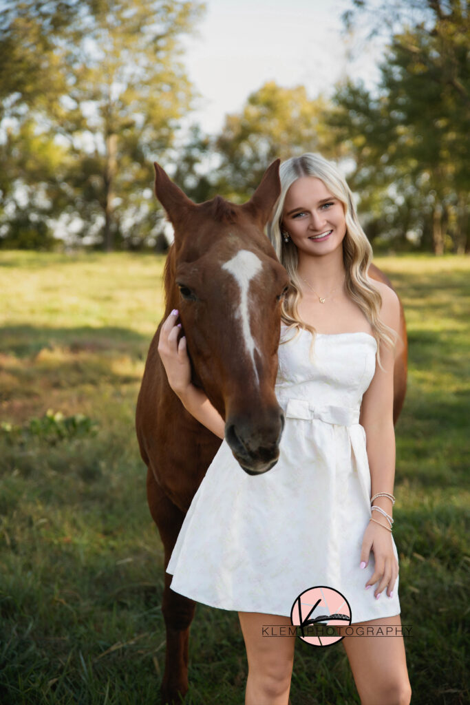 newburgh indiana senior pics with brown horse